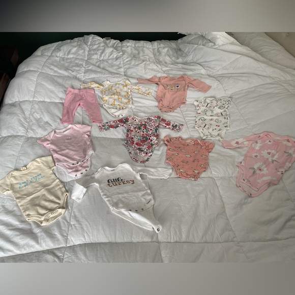 20pc LOT Baby Girl 0-3 months assorted brands long/short sleeve onesie pants hat - Picture 10 of 16